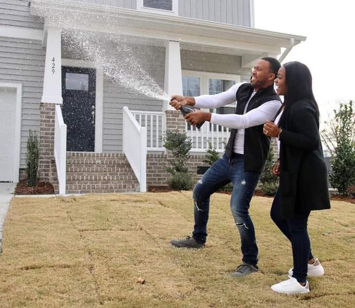Asin_Mabel's tweet photo. Congratulations guys on your new house 🏠 https://t.co/FWvlPz1Yhv