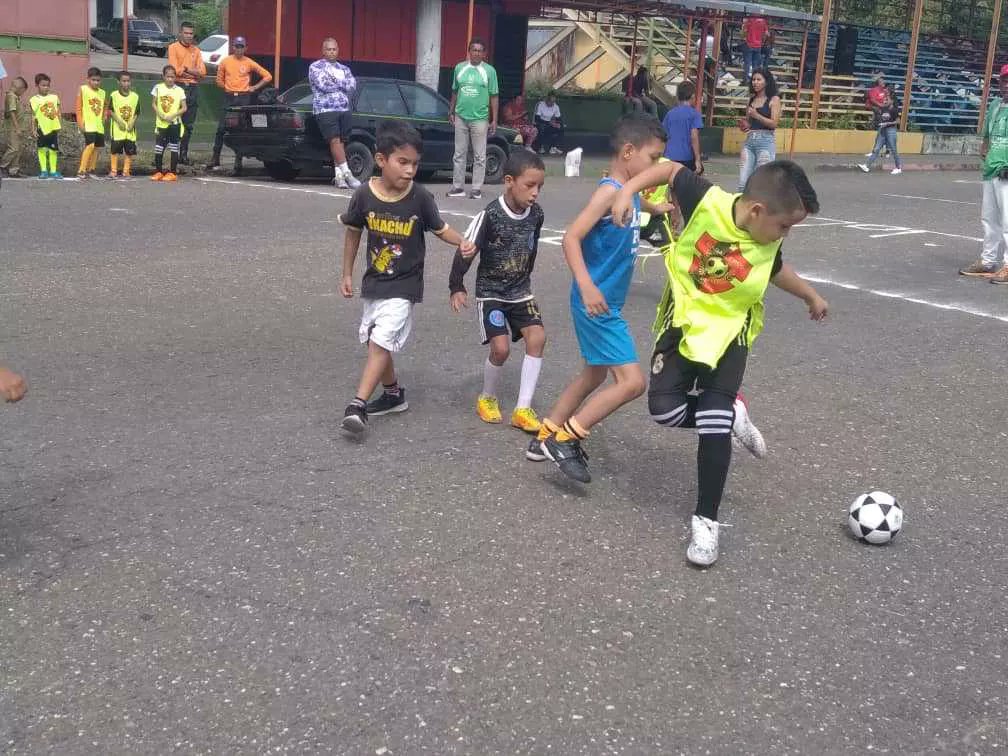 Indeport_'s tweet photo. El día de hoy nuestro equipo de deporte Escolar trabajando en conjunto con la alcaldía de #Guanare realizó actividades con más de 32 niños en el Paseo Los Ilustres de la urbanización "La Comunidad" https://t.co/duSasPzTKY