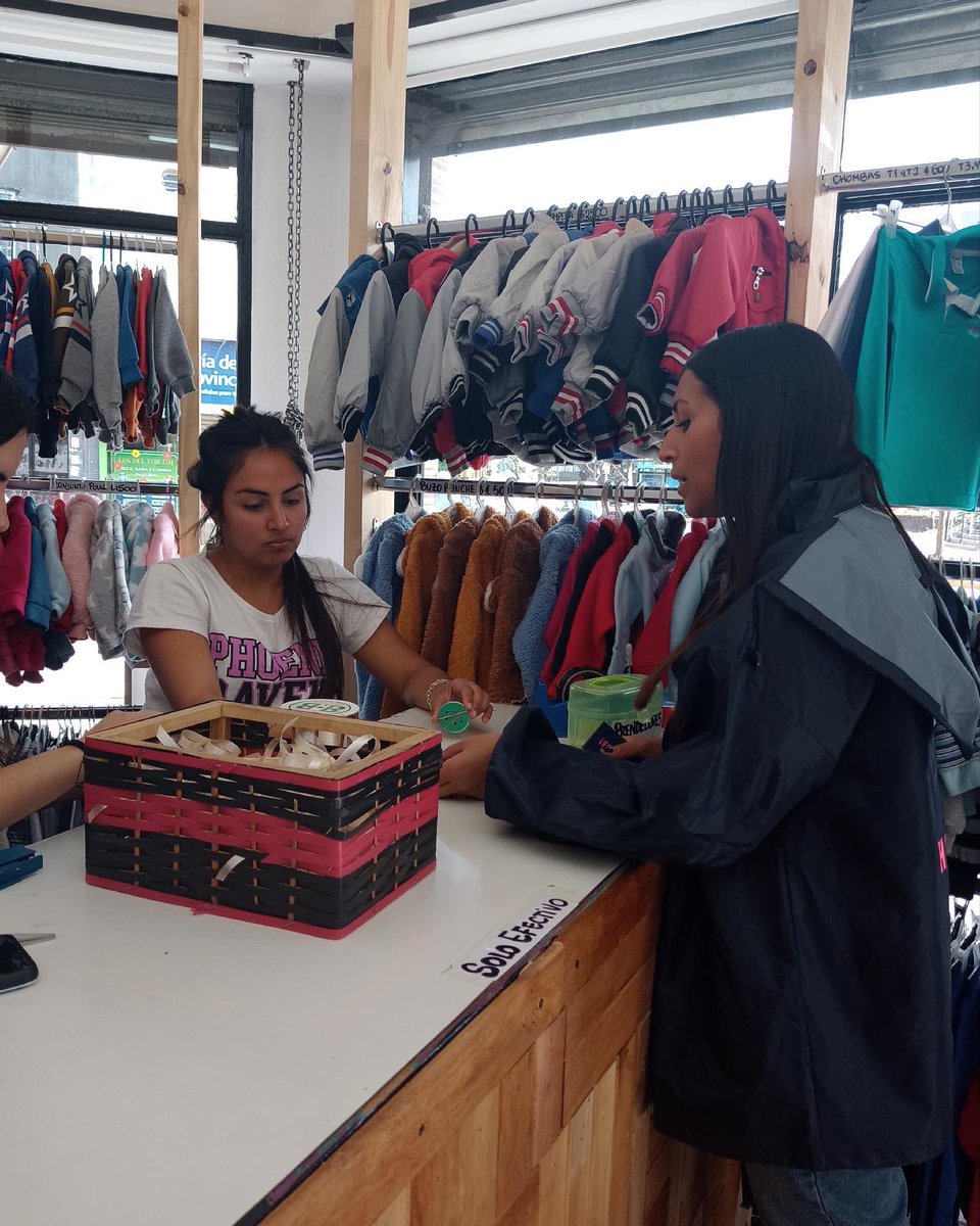 Jxc_hurlingham's tweet photo. 📍Sábado en Morris, Tesei y Hurlingham.

Junto a todo el equipo estuvimos recorriendo comercios y presentando nuestro proyecto: “Menos impuestos, más trabajo”.

💪 La única manera de salir adelante es generando empleo. https://t.co/ThFika7xbp