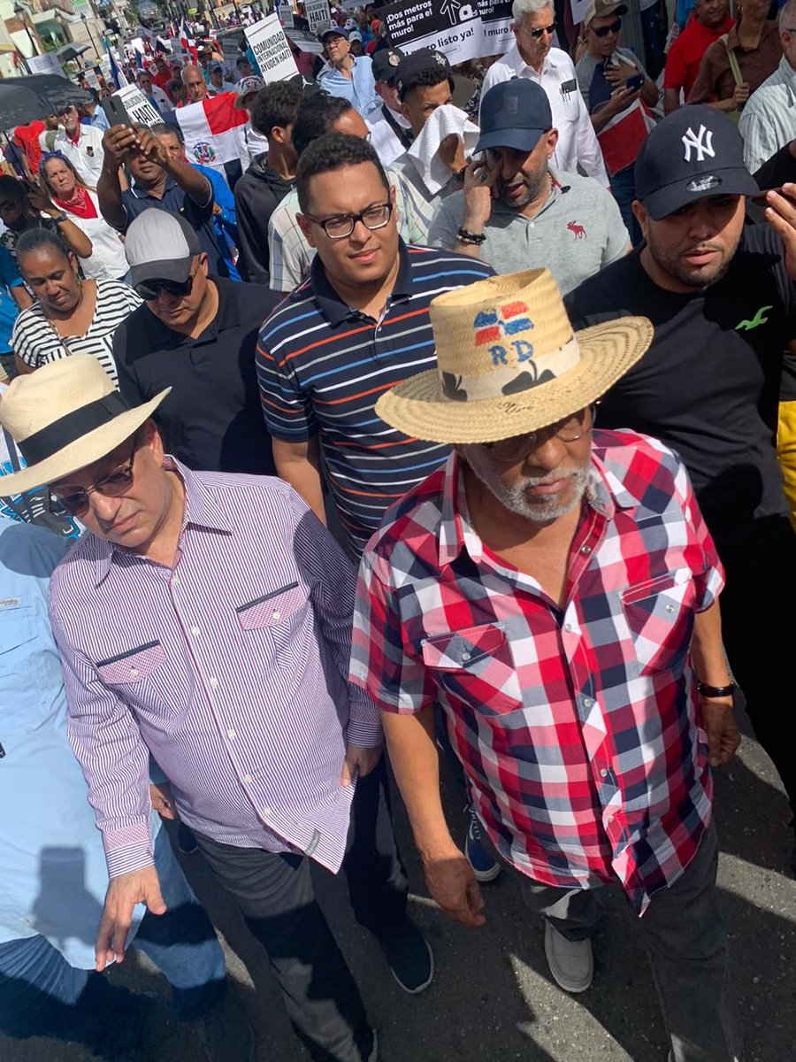 PartidoPRSC's tweet photo. La plana mayor del #PRSC junto a una representación de la #JRSC dijo presente en la #MarchaPatrioticaRDSantiago por el respeto a nuestra soberanía. https://t.co/WLoCgxmAbl
