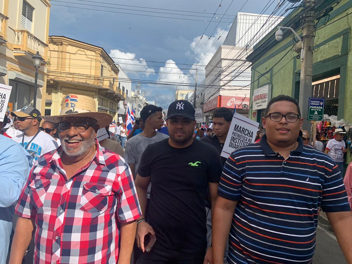 PartidoPRSC's tweet photo. La plana mayor del #PRSC junto a una representación de la #JRSC dijo presente en la #MarchaPatrioticaRDSantiago por el respeto a nuestra soberanía. https://t.co/WLoCgxmAbl