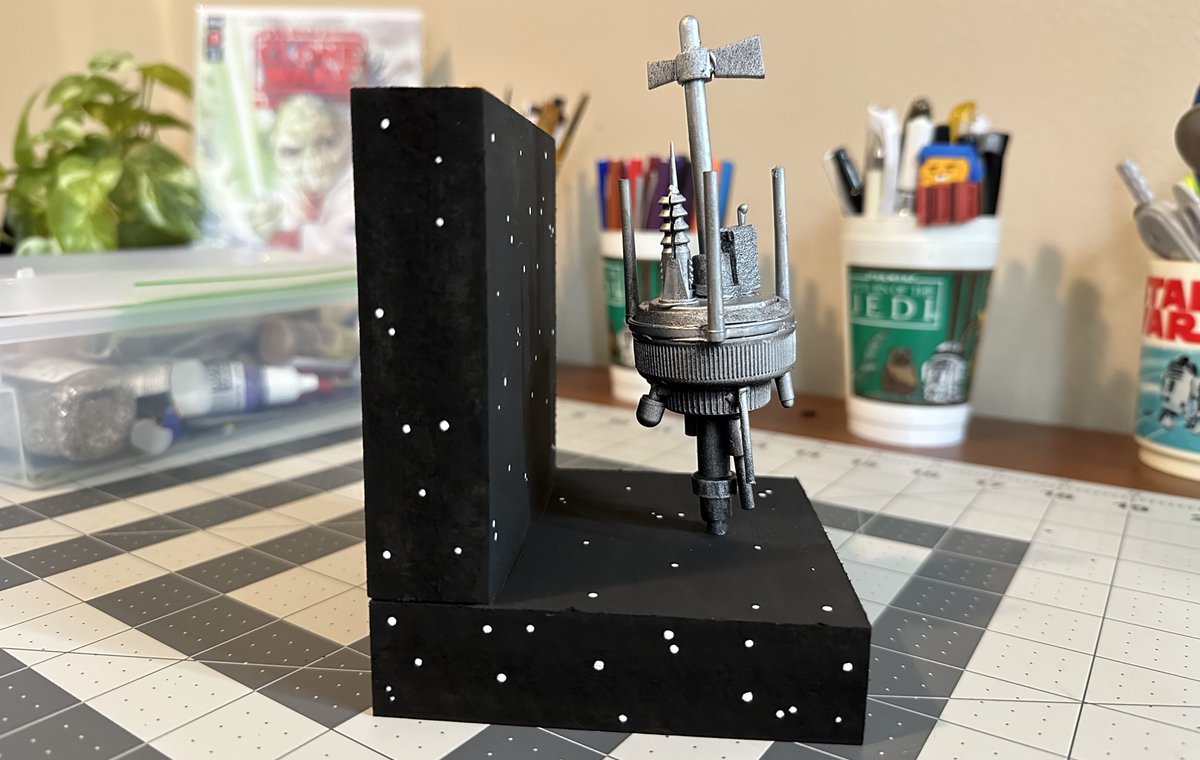 In honor of the new phase of #StarWarsTheHighRepublic kicking off, I'd like to send someone this Starlight Beacon bookend I made! If you'd like to receive it, just RT this by the end of the day Sunday and I'll pick someone randomly ✨