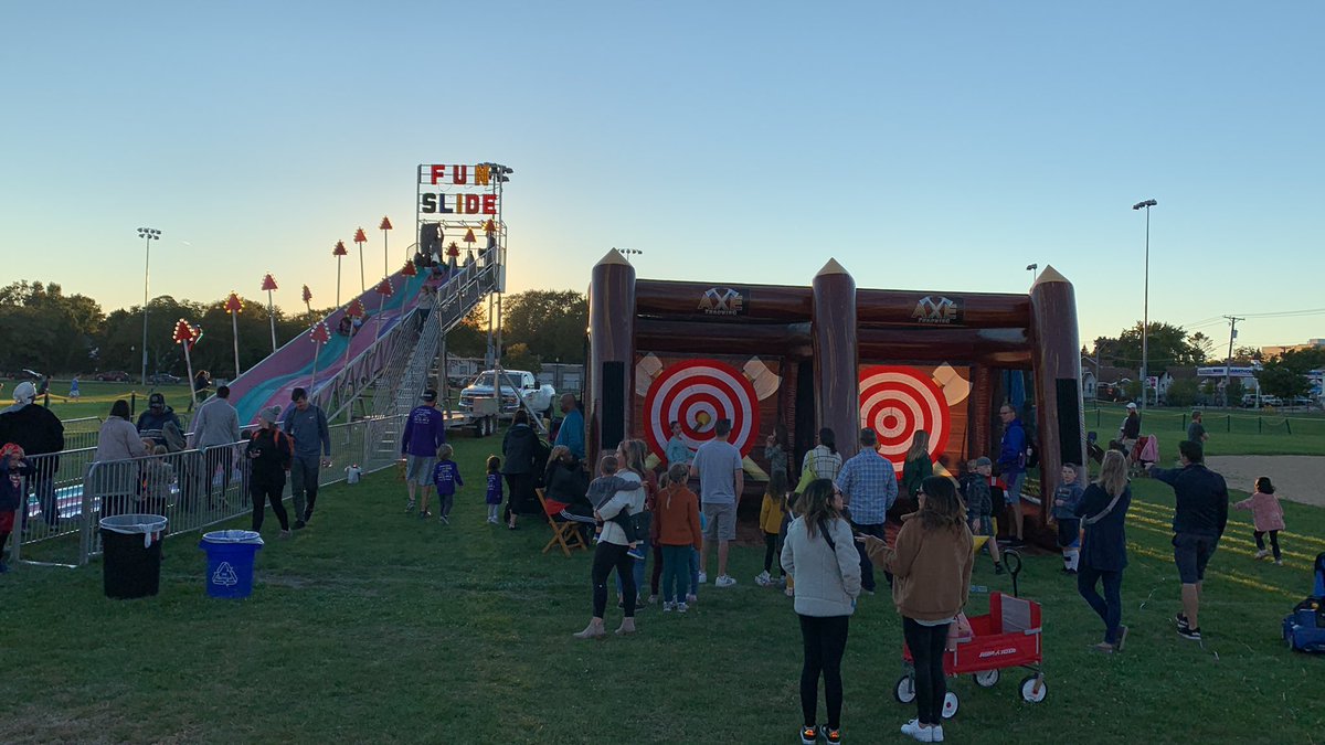 October fest in #WheatonNow just behind #Marianos in Wheaton  Free kids activities