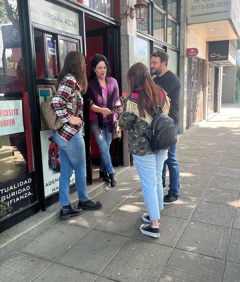 Estuvimos escuchando a comerciantes y contándoles del proyecto que presentamos en el Honorable Concejo Deliberante de #Hurlingham 
Nuestro compromiso es acompañar a los vecinos 🗣