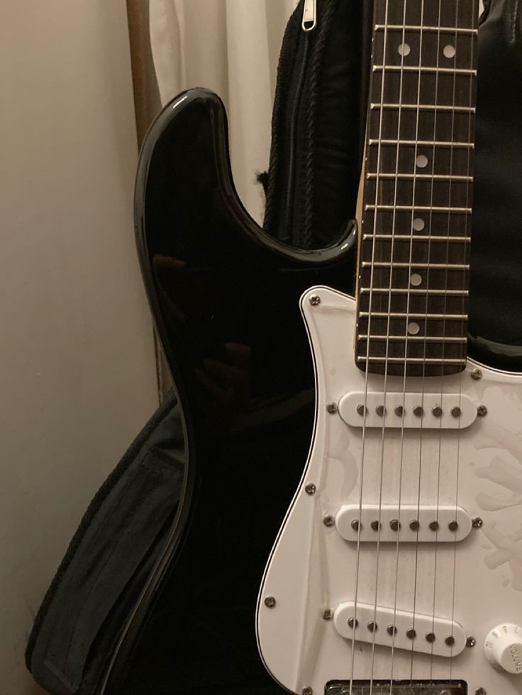 ⠀⠀⠀⠀🎸﹫𝗄𝗋𝗈𝗈𝗸𝗶𝘀𝘀𝗲𝘀
        entro a tocar en cinco, ay