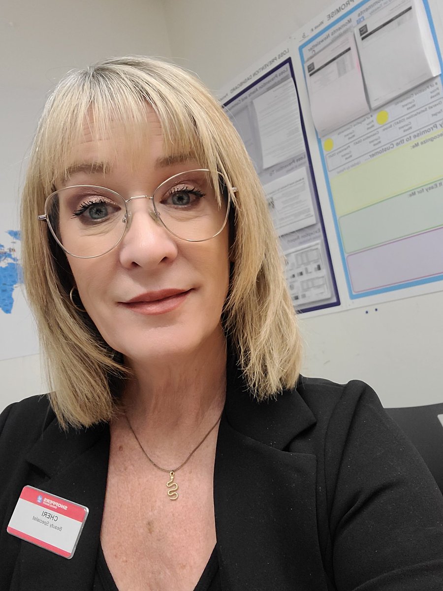 cheri_doing_mu's tweet photo. Working for the weekend...or all weekend https://t.co/9T3kngwcc3