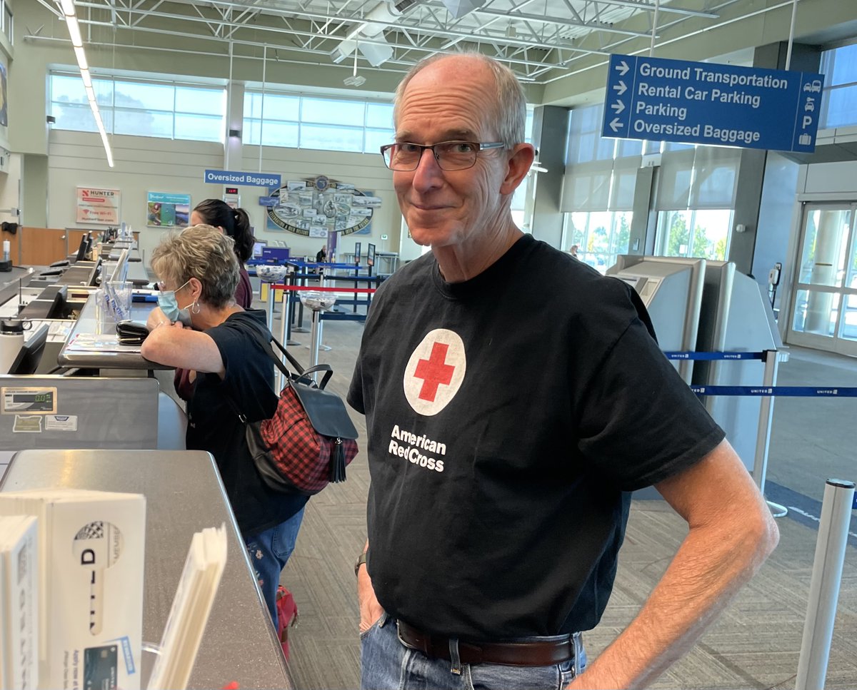 RedCrossCasc's tweet photo. More Red Cross volunteers from Oregon and SW Wash. are on their way to help w/ Hurricane Ian recovery. Thor Hogenstad of Medford will join more than 700 other Red Cross volunteers from across the country. At least 10,000 Floridians are in shelters and 2-million w/ out power. #Ian https://t.co/sFUMH5nYIW