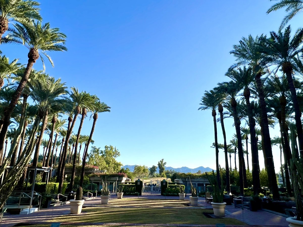Incredible career advice and mentoring by phenomenal faculty and a beautiful venue 🌴 <a href="/MilestoneIBD/">MilestoneIBD</a> <a href="/IBD_FloMD/">Florian Rieder</a> <a href="/IBDBen/">Benjamin Cohen MD MAS</a> <a href="/tinahamd/">Christina Ha MD</a> <a href="/DrsMeena/">Meena Bewtra</a>