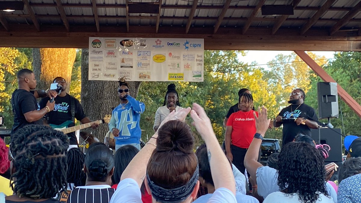 shirleyaguilera's tweet photo. @Kymon5 ain’t nothing but a REAL celebration ochea in my hometown #MuleAndBluesFestival #INeedAGrownWoman #BluesMusic #SouthernSoul #Jwonn #ChadJones #SuperChicken …. and the #BobbyRush!!!! https://t.co/Hp06pPVfqR
