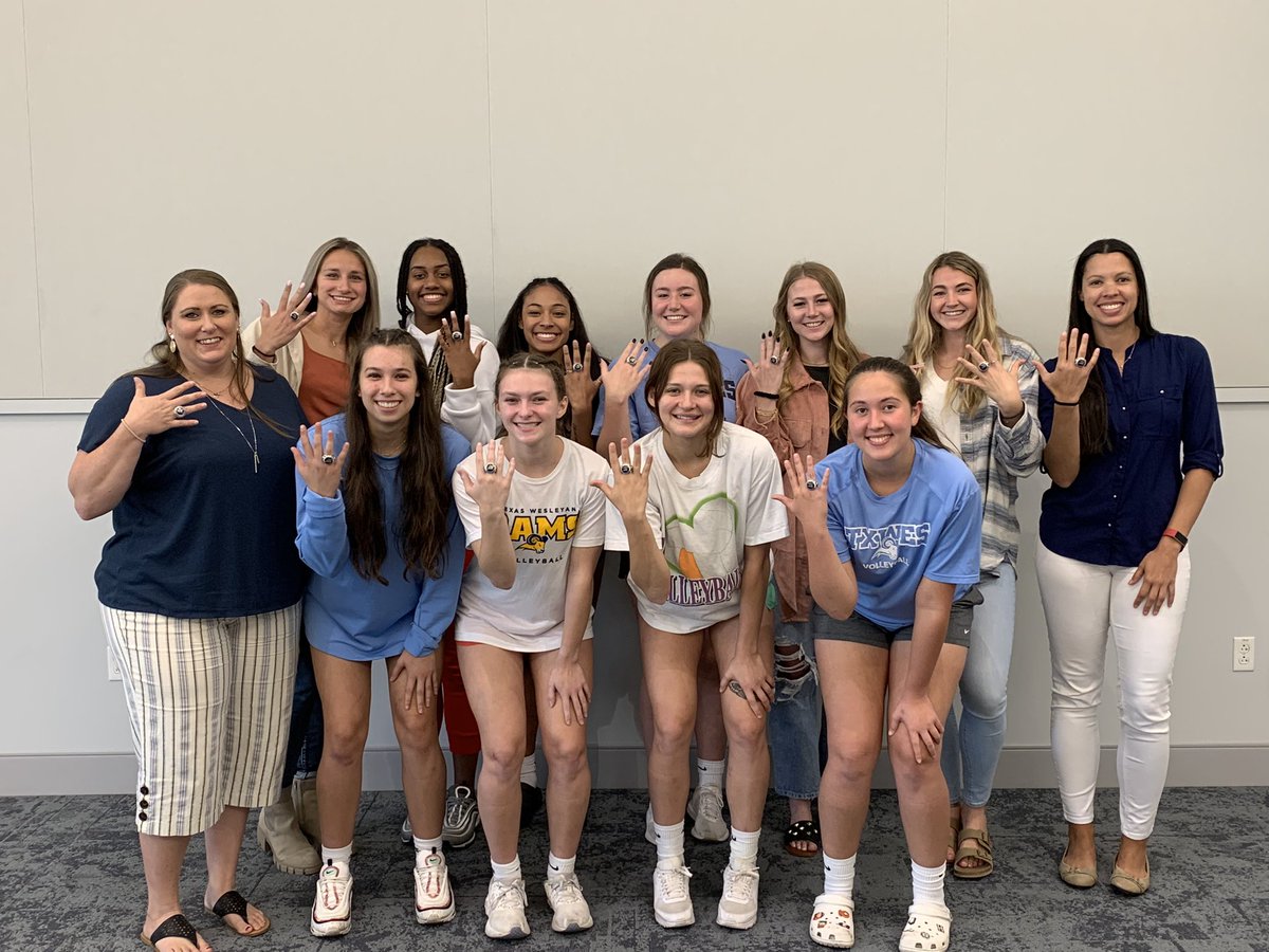grharv's tweet photo. Got that Bling today 💍 #2021SACCHAMPS #txwesvolleyball https://t.co/00i6IVgDeR
