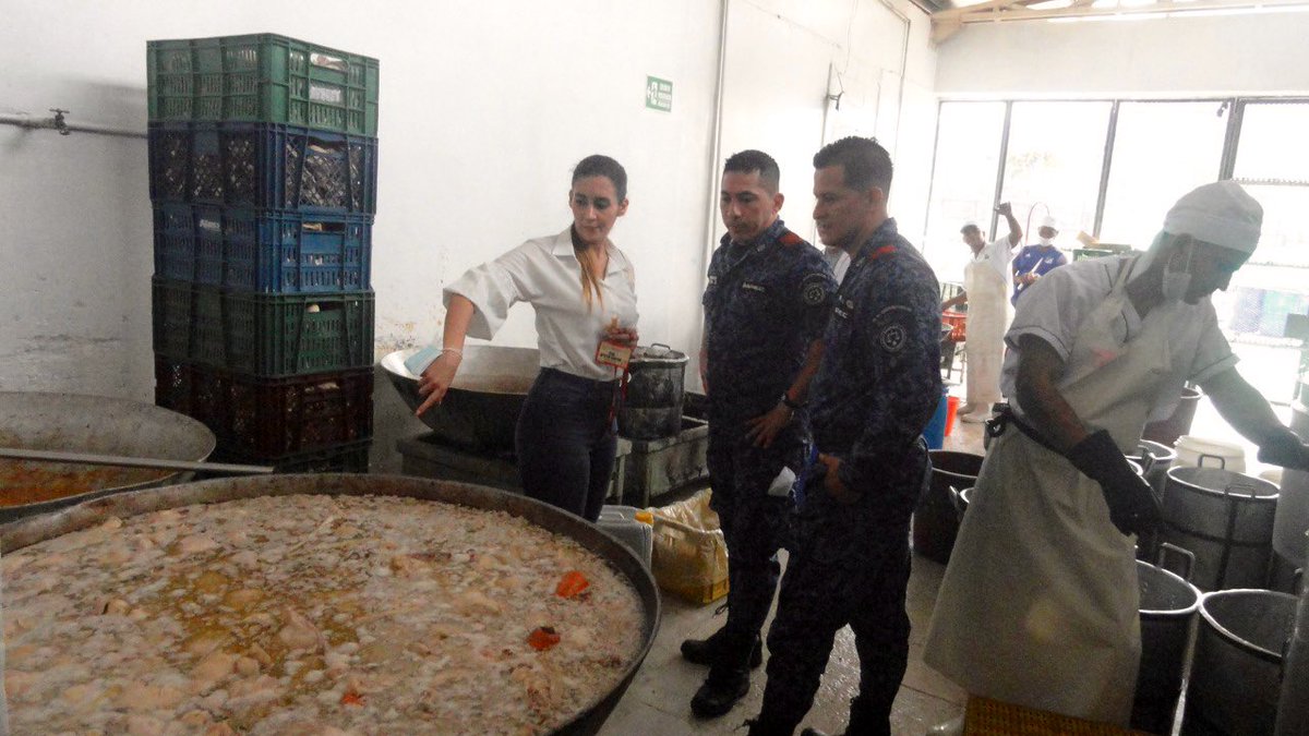 ErikaTatianaSn2's tweet photo. Aterra y asombra conocer la realidad y el dramático panorama que viven a diario no solo los reclusos de la Cárcel y Penitenciaría con Alta y Media Seguridad de #Girón sino también su Cuerpo de Custodia. 
🔴Urge una verdadera Reforma al #SistemaCarcelario y la presencia del Estado https://t.co/rsAShdqbki