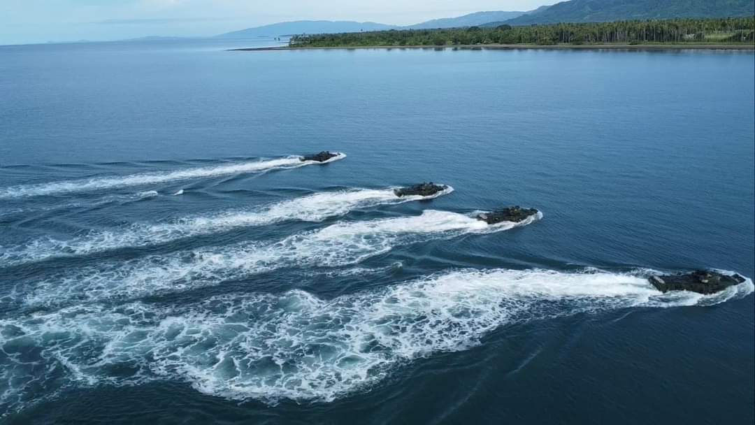 Philippine_Navy's tweet image. TRAINING NEVER ENDS | PH #Navy in #Palawan executes #AmphibiousOperations during Exercise Pagsisikap 2022
💪⚓️

👉: facebook.com/61252973880189…
📝/📸: @NFW_PN 
📸: @TeamWESCOM

#ProtectingtheSeasSecuringOurFuture 
#ModernandMultiCapablePHNavy 
#AFPyoucanTRUST