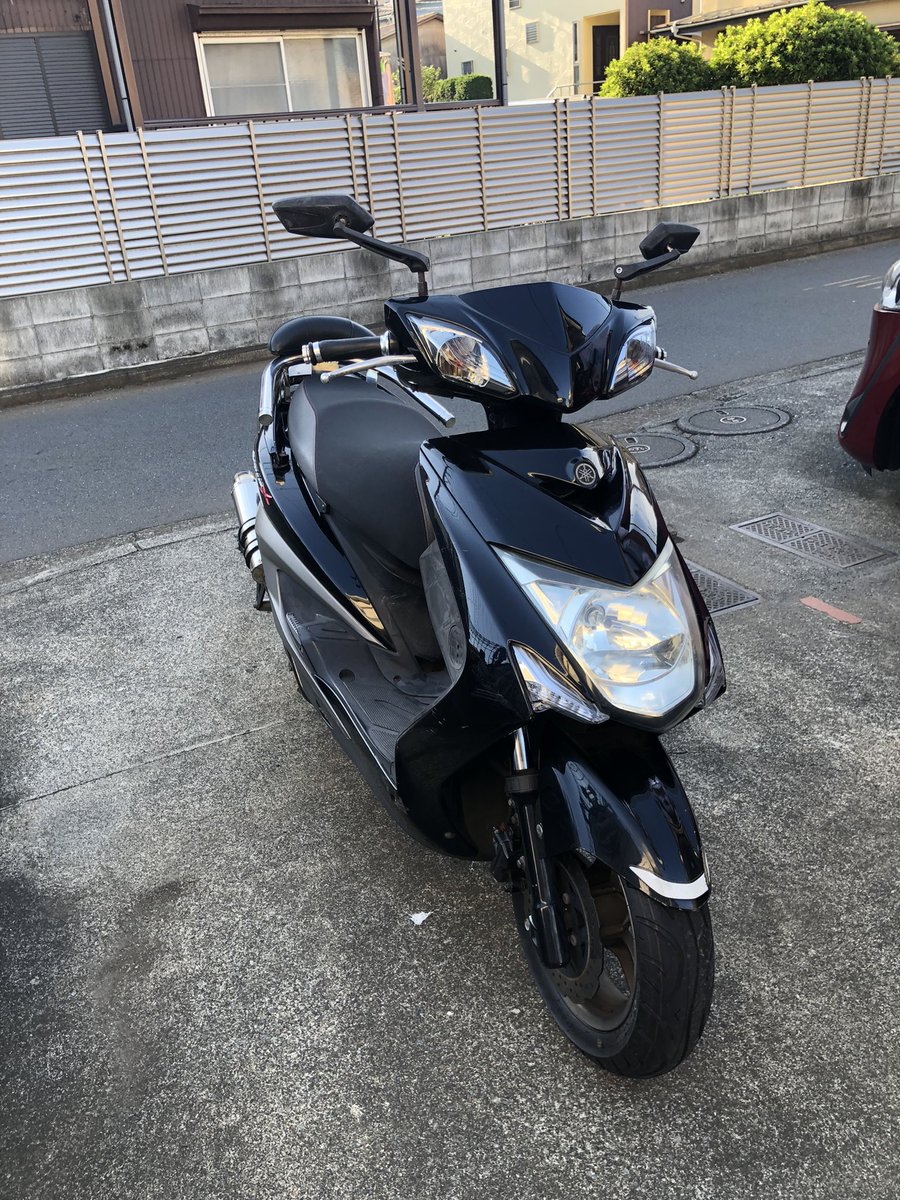 wildshocham's tweet photo. シグナスX売ります！
前輪タイヤ新品。シート新品に貼り替え済み。BMS-Rマフラー。
セル1発でエンジンかかって不具合など一切ございません！
その他カスタムございます！
気になった方DM下さい！ https://t.co/weW9FtHPzN