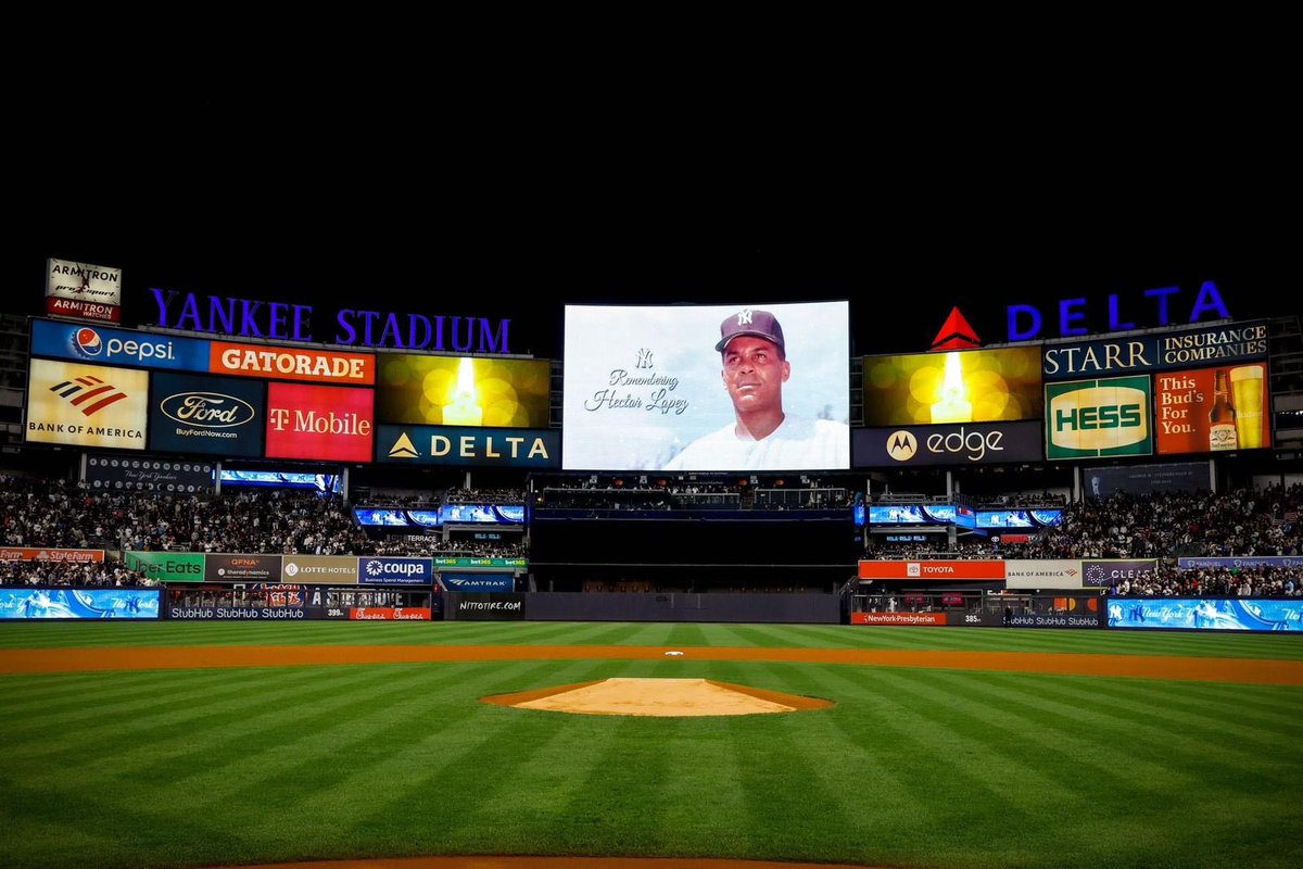 gabycarrizoj's tweet photo. Lamento el fallecimiento del ex Grandes Ligas Héctor López, quien jugó para los Yankees de Nueva York desde 1959 hasta 1966. Nuestro más sentido pésame para sus familiares y amigos. Los @Yankees como muestra de respeto previo a su partido de ayer, guardaron un minuto de silencio. https://t.co/8xMG5pmwyh