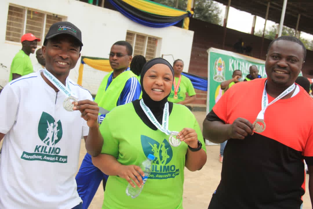 habarimpyatz's tweet photo. ๐ KILIMO MARATHON MOROGORO
Wakuu wa wilaya za Mvomero Mhe.Halima Okash na Mkuu wa wilaya ya Gairo Mhe.Jabir Makame pamoja na Mbunge wa jimbo la Malinyi wakifurahia Medali baada ya Mbio za Kilimo Marathon
#KilimoMarathon
#MorogoroyaSasa
#TunaanziaShambani https://t.co/40iRHJ16nO