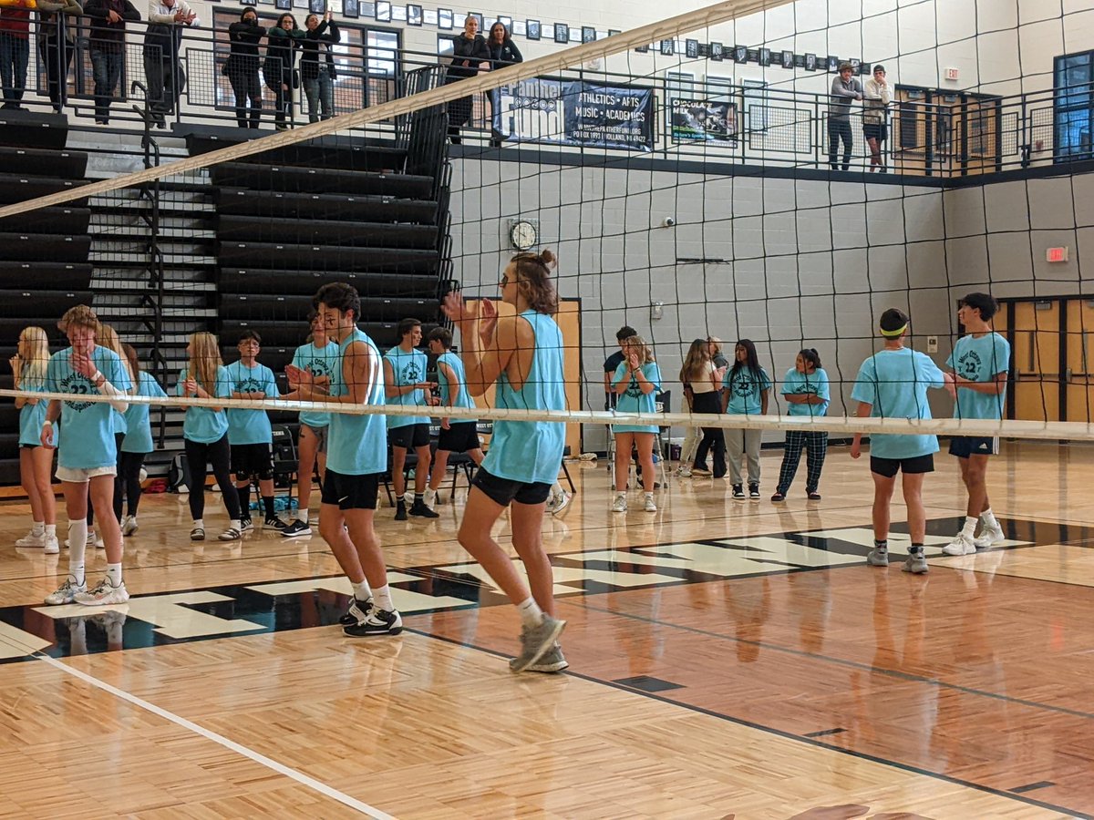 Juniors and sophomores were victorious for the first round.  Who will claim the title of powderpuff Volleyball champion?