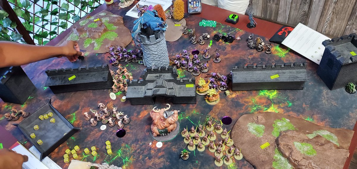 ReverendDangles's tweet photo. Some #CHAOSGT game 3 action shots. Even have the classic khorne vs sylvaneth! https://t.co/zOHhcujTbg