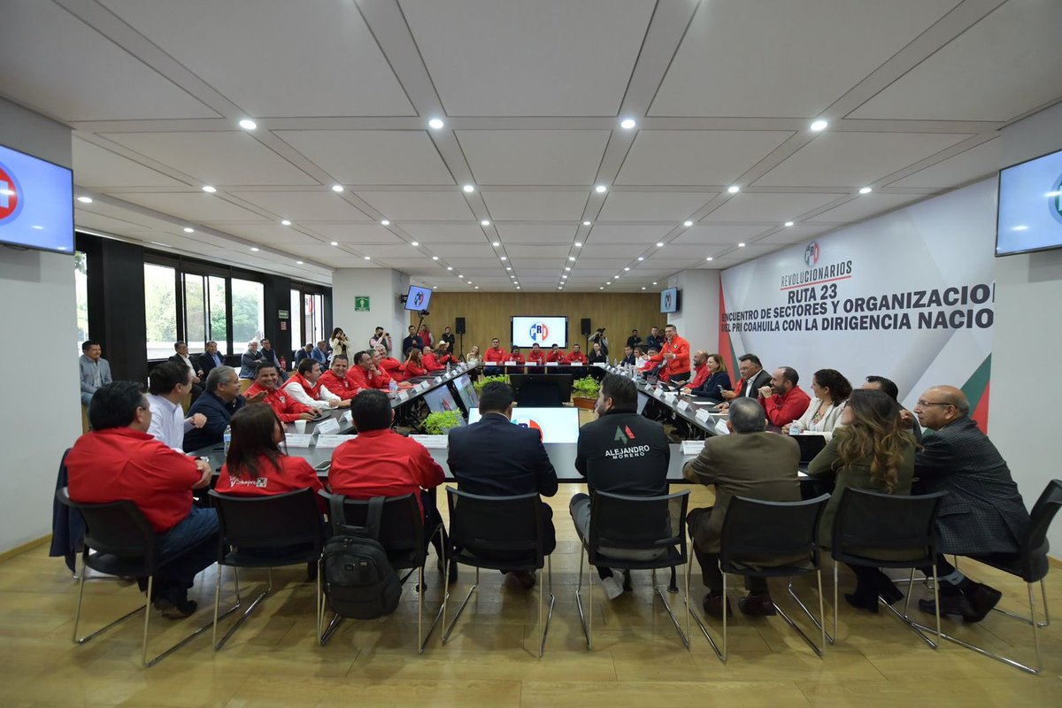 rigofuentes's tweet photo. En el Comité Ejecutivo del @PRI_Nacional, encuentro de sectores y organizaciones del @PRICoahuila con el compañero @alitomorenoc, en la #Ruta23. https://t.co/vt2KEIC0H1