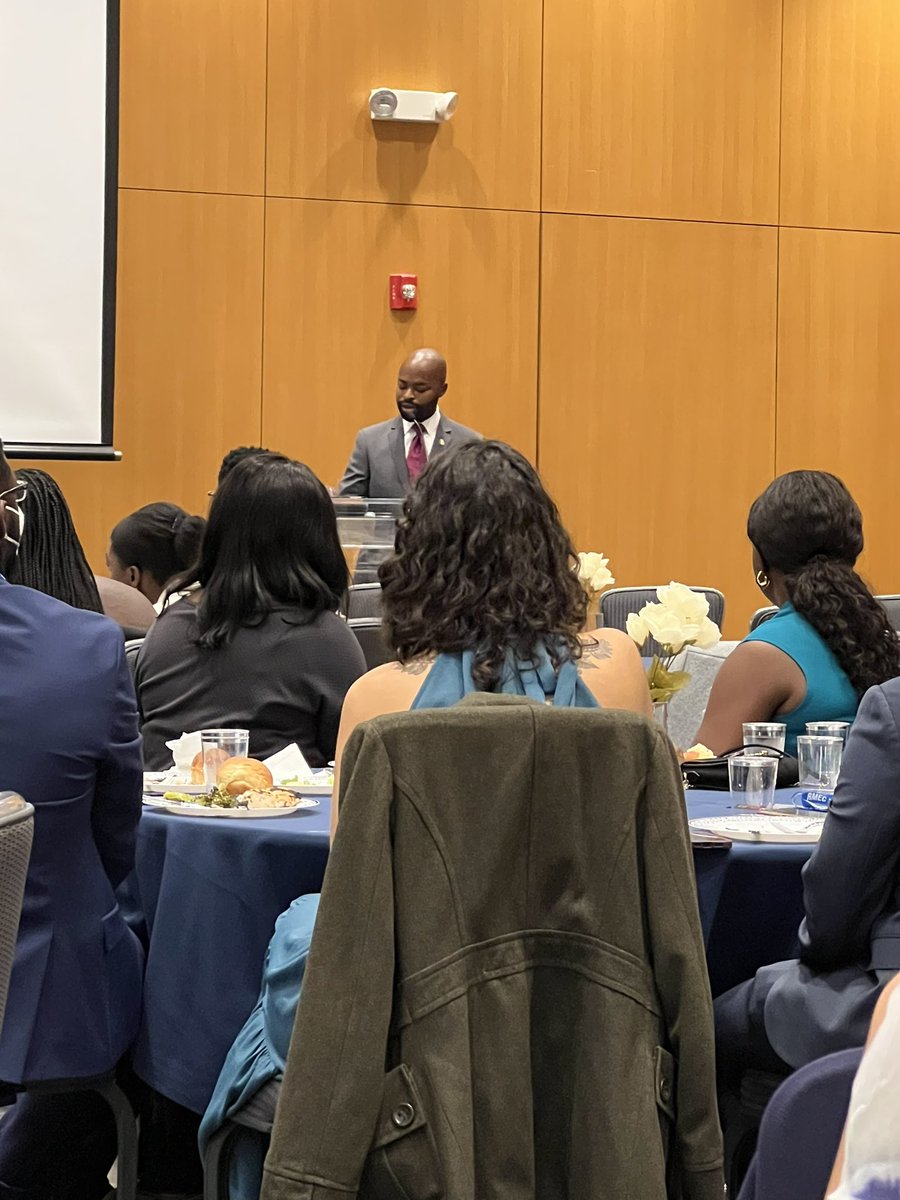 sidwisp18's tweet photo. Amazing keynote by @MGKnightMD at the @Region5SNMA RMEC conference. Very inspiring! @SNMA https://t.co/MSXKgK5bD5