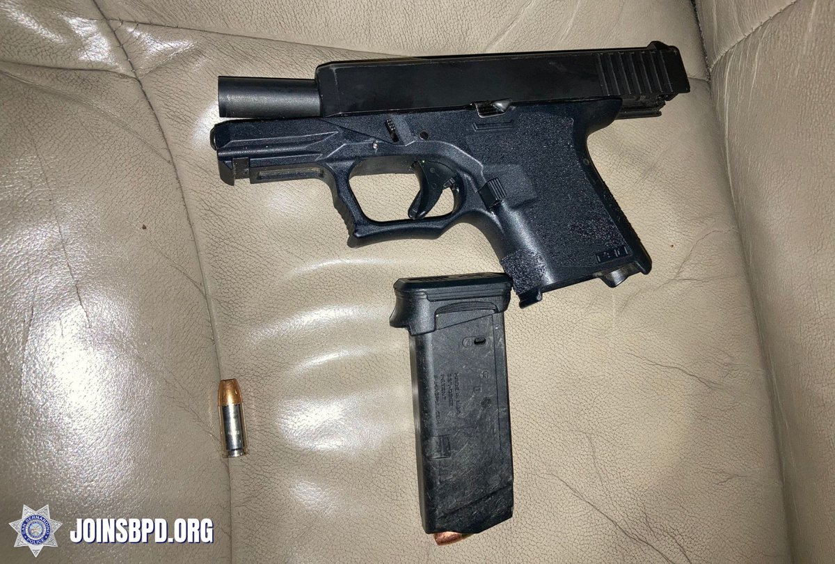 SanBernardinoPD's tweet photo. ANOTHER ILLEGALLY POSSESSED HANDGUN SEIZED
Great proactive work by everyone involved in this investigation. Keep getting after it! Your work matters and is saving lives.
#GettingAfterIt #ProactivePoliceWork #SanBernardino #StandardOfExcellence #JoinSBPD #SavingLives @SBPD_CHIEF https://t.co/V6Au4i4ee3