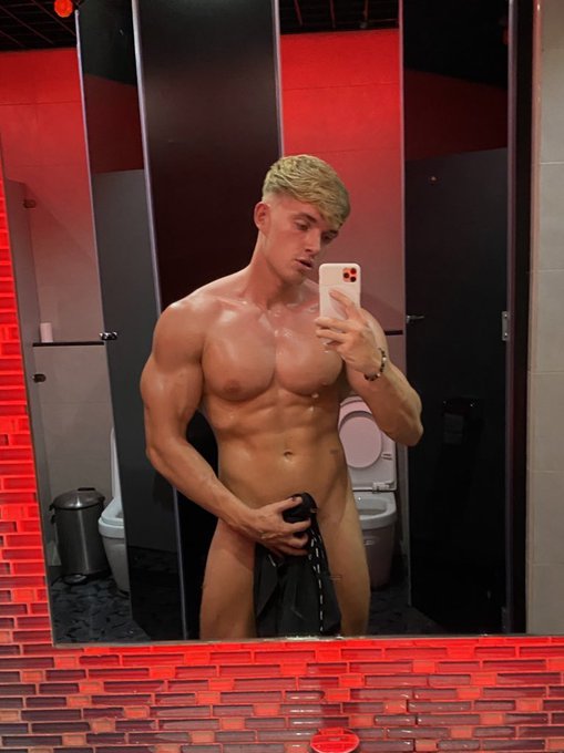 Rt and subscribe to my YouTube if you want this without the towel 😜 https://t.co/6QWzlTsunt https://t