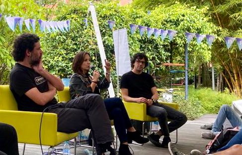 mariaapuyo's tweet photo. Gracias a @comsocialeafit por invitarnos a conversar sobre la transformación de los medios y de este oficio que nos apasiona. Un placer conocer y compartir esta charla con @rabodeajip y @CamiloPMagia #comtexto @EAFIT https://t.co/FDjU1G4J95