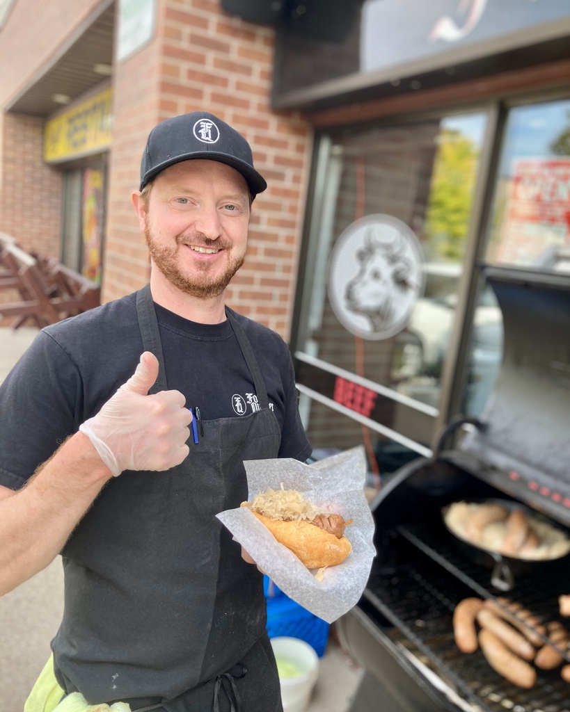 The Punching Pig is on tap and in bottles NOW!

Huge thanks to ForeQuarter for collaborating with us, and inviting us to do a pop-up at their store while they served up some mean Oktoberfest sausages!

5.0% ABV, Tier 3