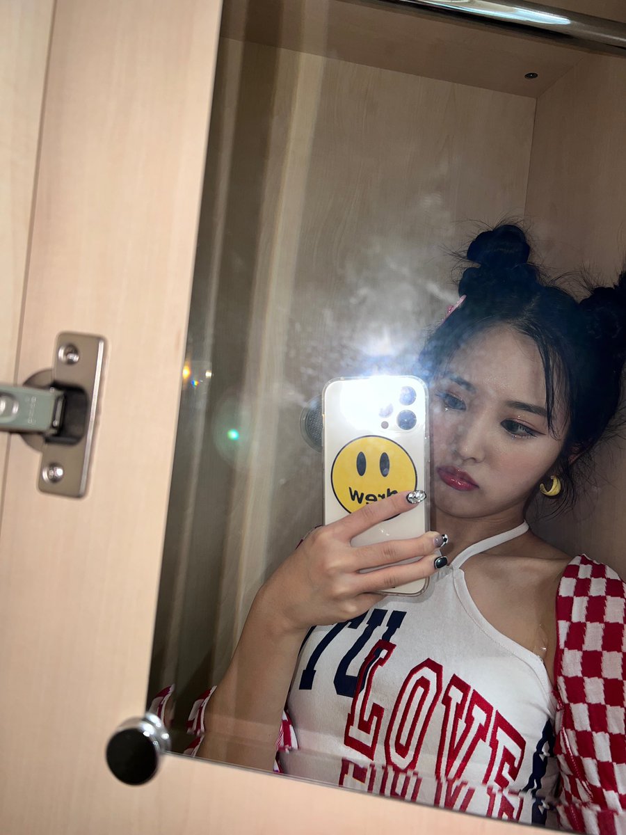 kss_bbl's tweet photo. [🐹💭] 220928 17:33PM KST

- +2 📸
- right now, indie...how do you feel?~~
- 💙😎
- this is
- 쏭쟁이 https://t.co/0jGtiqpPsC