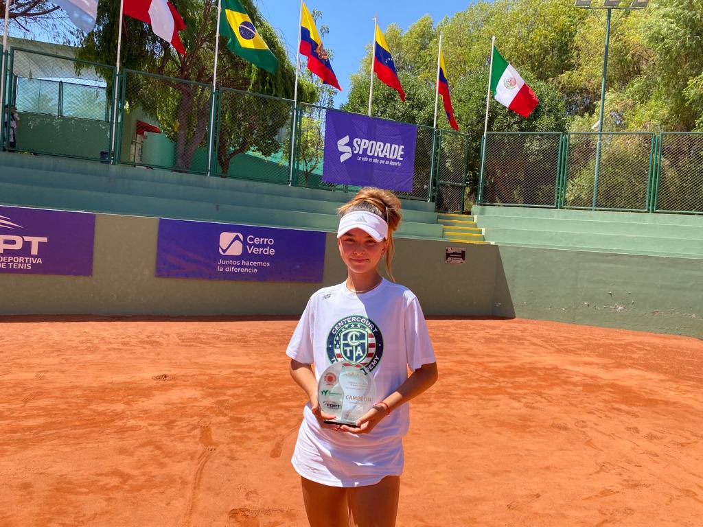 marcoarv's tweet photo. Soy padre más orgulloso.Felicidades por tu triunfo en Perú. Te Amo #MiCampeona.Gran labor de equipo,Gracias @CentercourtCS, Gracias head coach @ConradSingh1, @aquiles_md, #JesusRivera, #AdrianAmezcua y #AaronRamos.Gracias guía-mamá #AngelesRizo. #MiCampeonaAngelesRodriguezRizo https://t.co/wocWBvIGyK