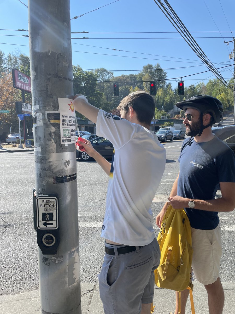 bobco85's tweet image. Thankful for @RVGreenways folks @BVanDeynze etc who joined me in putting signs in Rainier Valley at 11* sites where drivers hurt someone in past 2 months
-#FindItFixIt Rainier/College
-after this pic, made ped space at 38th/Angeline
*original plan 10, 11th was during sign-making