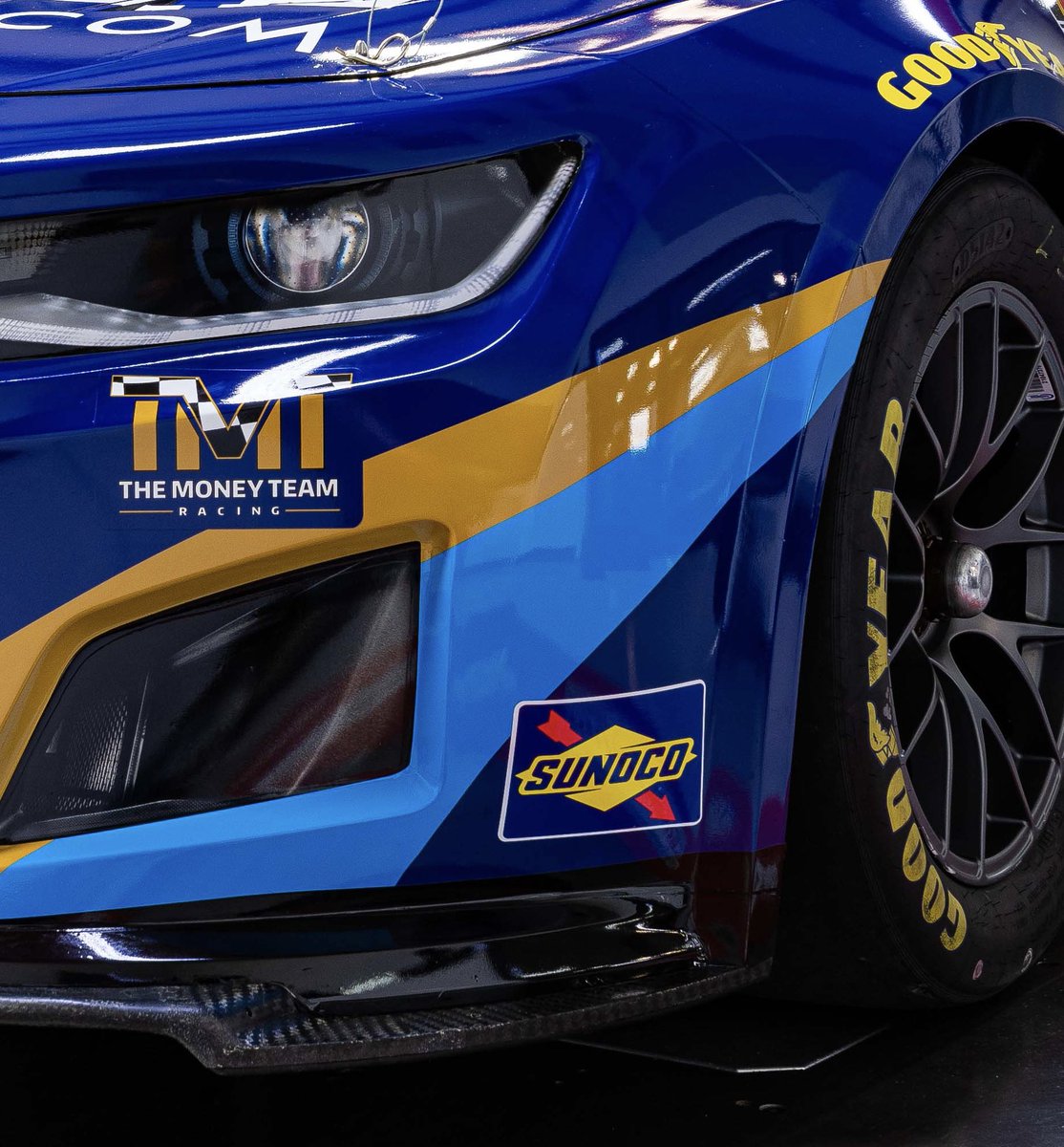 willyauch16's tweet photo. OMG this car came out amazing!  I can’t wait to watch @ConorDaly22 wheeling it next week at the @CLTMotorSpdwy #nascar #bitnile #roval #toddault https://t.co/QQzTt5BJW1
