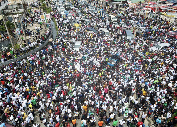 firstladyship's tweet photo. I’ll tell my children that October 1, 2022 was Nigeria’s Day of True Independence.

😭😭😭✊✊✊💪💪💪🙌🙌🙌 https://t.co/t2NQ1EZaJk