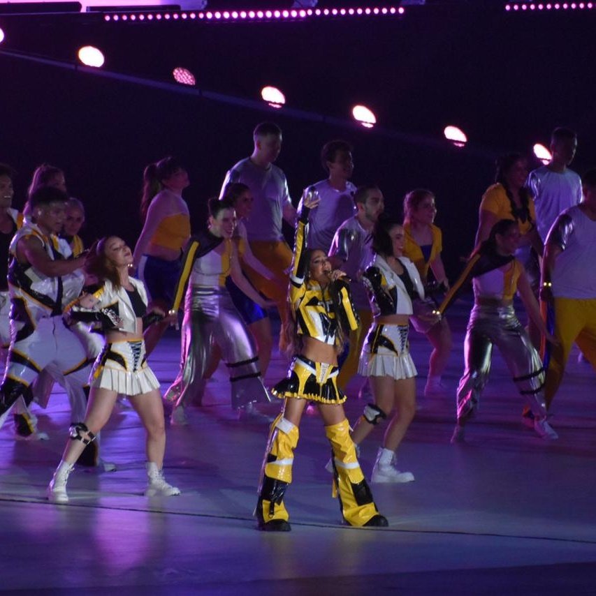 rodrigoxtini's tweet photo. TINI se supera día a día, el tremendo show que se acaba de mandar en los juegos Suramericanos parecía un superbowl 👏🏻 REINA @TiniStoessel https://t.co/cG56eYNfRh