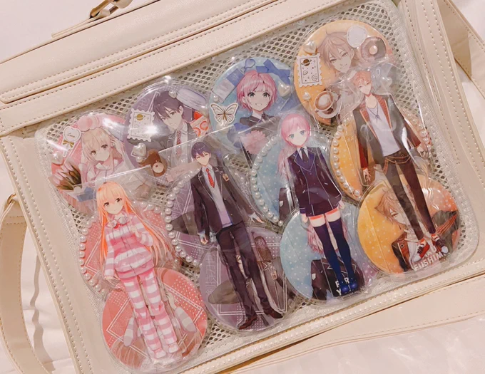 ハッピートリガーさんのことが好きなので、ハピトリの痛バ持ってフェス会場アクスタ連れ歩き人になってたよの画像あんま作る機会ない&amp;ド初心者なので作るたび難しさに泣くけどなんとかなったので良かったです 