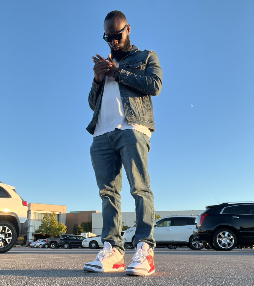 ZiggMadison's tweet photo. Never settle!
#blessed #dietoselfβ οΈπ΄ββ οΈβοΈ #VirginiaBreed #757 #JesusIsKing #Ayoooo! #NewportNews #VA #7cities #jordans #retro3s #firered3s https://t.co/0yLhYg71RI