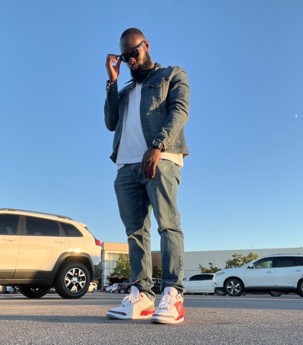 ZiggMadison's tweet photo. Never settle!
#blessed #dietoselfβ οΈπ΄ββ οΈβοΈ #VirginiaBreed #757 #JesusIsKing #Ayoooo! #NewportNews #VA #7cities #jordans #retro3s #firered3s https://t.co/0yLhYg71RI