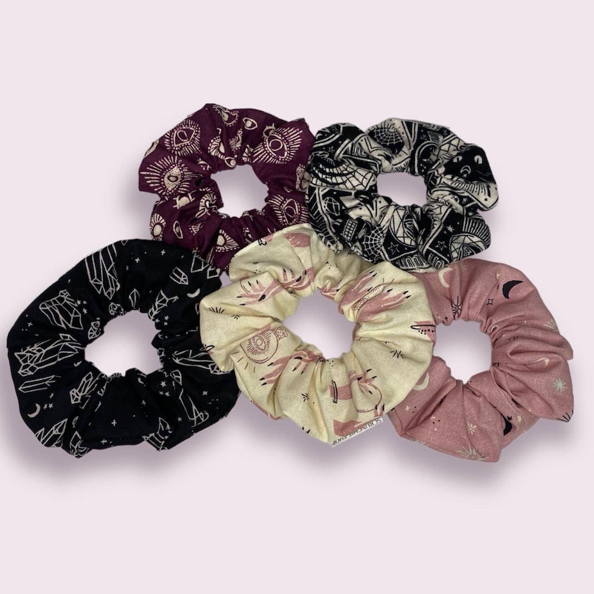 ScrunchieShop's tweet photo. Halloween Collection out now! π Shop online at https://t.co/SrqxPq6SjI
#scrunchies #scrunchieshop #oregonscrunchies #oregon #pnw #handmade #shopnow #shopping #spookyseason #SpookyScarySunday #Halloween https://t.co/Z3oolmnCMD