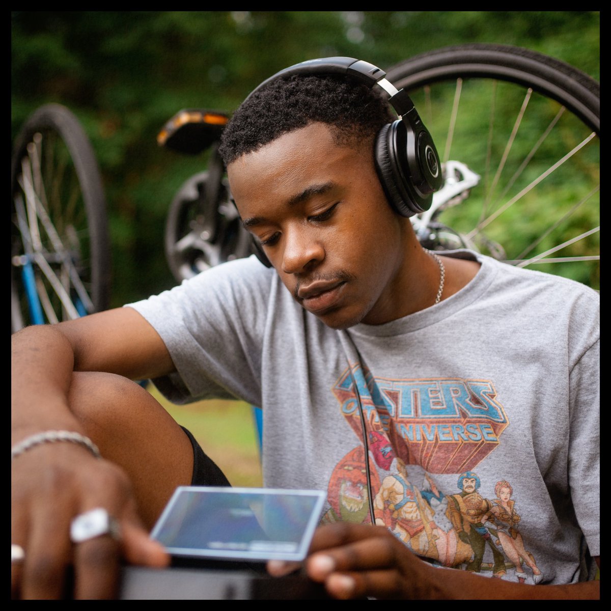 whykamerix's tweet photo. A collection of thoughts/feelings. Put your headphones on 🎧, take a bike ride 🚲 and play the EP for me. Vélo Demos out now on all platforms!

Cover by: @deannaxnicole

https://t.co/83zirKlaSN https://t.co/lsfbTTHiP5