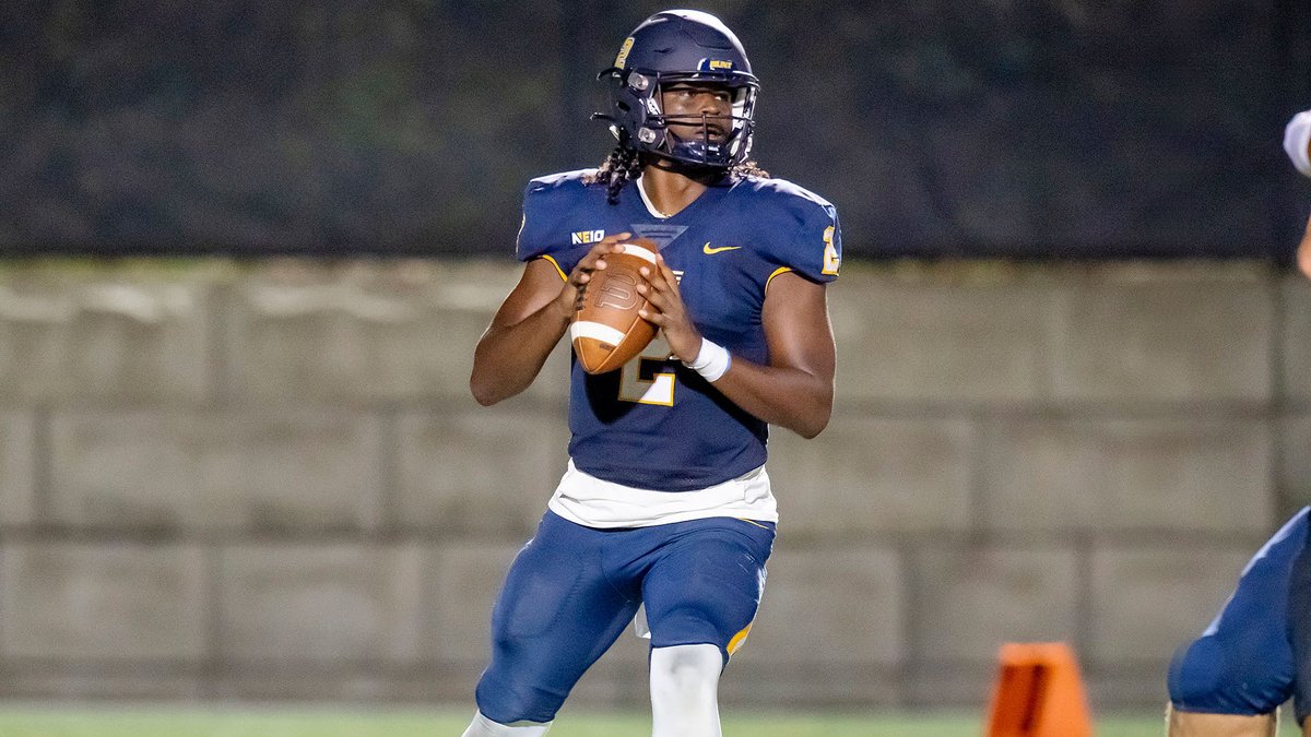 Carlton Aiken breaks all-time passing touchdowns record in a dominant win over Post! @PaceUFootball1 

RECAP: bit.ly/3dYZwKA