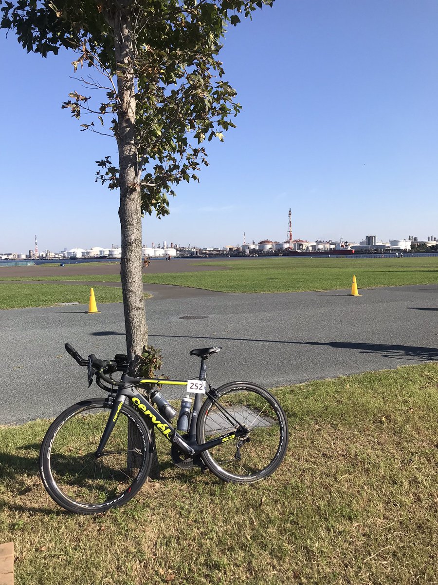 gorilla_maeda's tweet photo. 天気が良すぎる。最終ランは厳しい条件になりそう。11:30スタートなので1番暑い時間帯にランスタート。バイクコースはフラットだが、これが1番難しい… https://t.co/xZ9Zw28Wwg