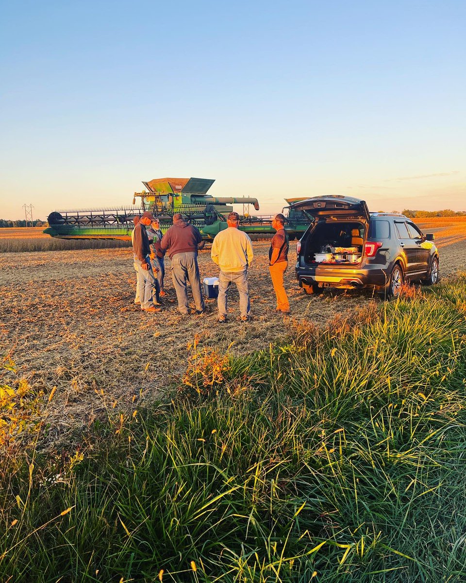 MidStateAg's tweet photo. Feeding the ones that feed America! Night one of our annual customer appreciation harvest meal delivery was a success. A huge thanks to all of our growers, we are extremely grateful! @PioneerSeeds #MidStateAg #americansince1926 #harvest2022 https://t.co/M9dE6GyBbo