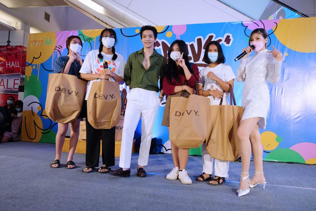 loveleethys's tweet photo. โพสแล้วก๊าบบ...ภาพบรรยากาศงาน DEVY ANYWHERE ANYTIME ที่ห้างเสริมไทยคอมเพล็กซ์ มหาสารคาม พบกับ "ลี ฐานัฐพ์" เสาร์ที่ 1 ตุลาคม 65  ✨🙂🙏ขอบคุณมากๆสำหรับลีฐานัฐพ์ที่มาเป็นguest ขอบคุณหนูมาลี 
CR)Fb.DEVY
#devy #devyanywhereanytime #leethanat #SermthaiComplex https://t.co/HRX1DBTBWW