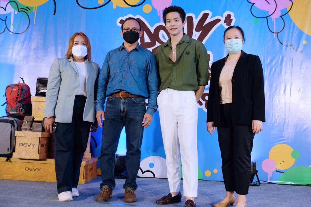 loveleethys's tweet photo. โพสแล้วก๊าบบ...ภาพบรรยากาศงาน DEVY ANYWHERE ANYTIME ที่ห้างเสริมไทยคอมเพล็กซ์ มหาสารคาม พบกับ "ลี ฐานัฐพ์" เสาร์ที่ 1 ตุลาคม 65  ✨🙂🙏ขอบคุณมากๆสำหรับลีฐานัฐพ์ที่มาเป็นguest ขอบคุณหนูมาลี 
CR)Fb.DEVY
#devy #devyanywhereanytime #leethanat #SermthaiComplex https://t.co/HRX1DBTBWW
