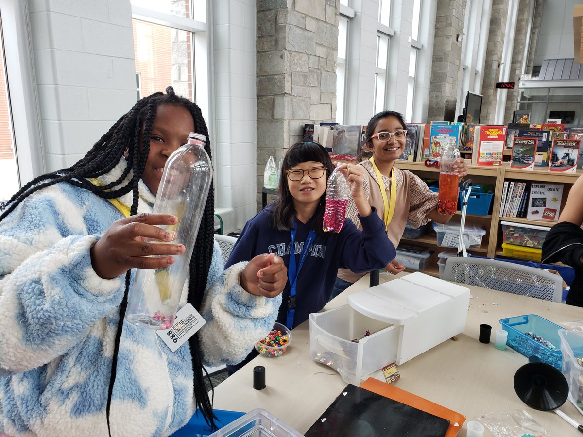 carsonteach's tweet photo. Wrapping up September activities with calming sensory bottles, Strawbees & some 3D printing!!! #RecessRocks @WbmsIcenter #recessmakers @WbmsIcenter @WBMSHughes @WBMSAPGraff @wbloomfieldschl https://t.co/zO5Db0bZpt