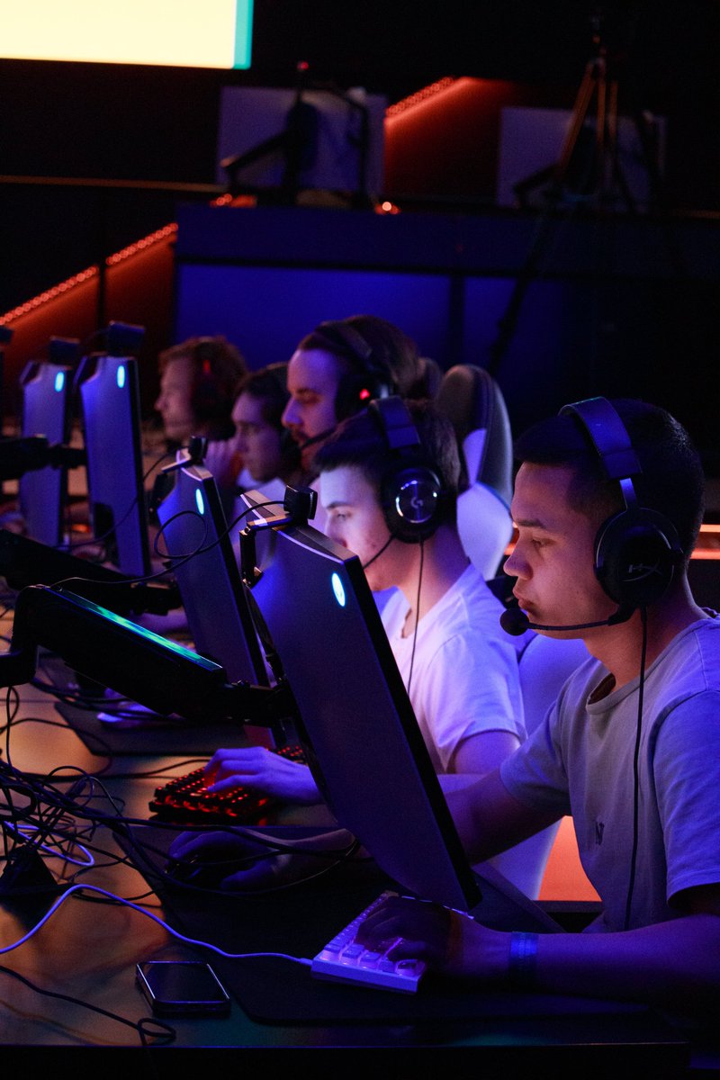 Focused faces on both teams in our first match of the day 😎

📺 twitch.tv/dfragtv

#CoRSpring <a href="/rivalrySEA/">FIGHTFI</a>