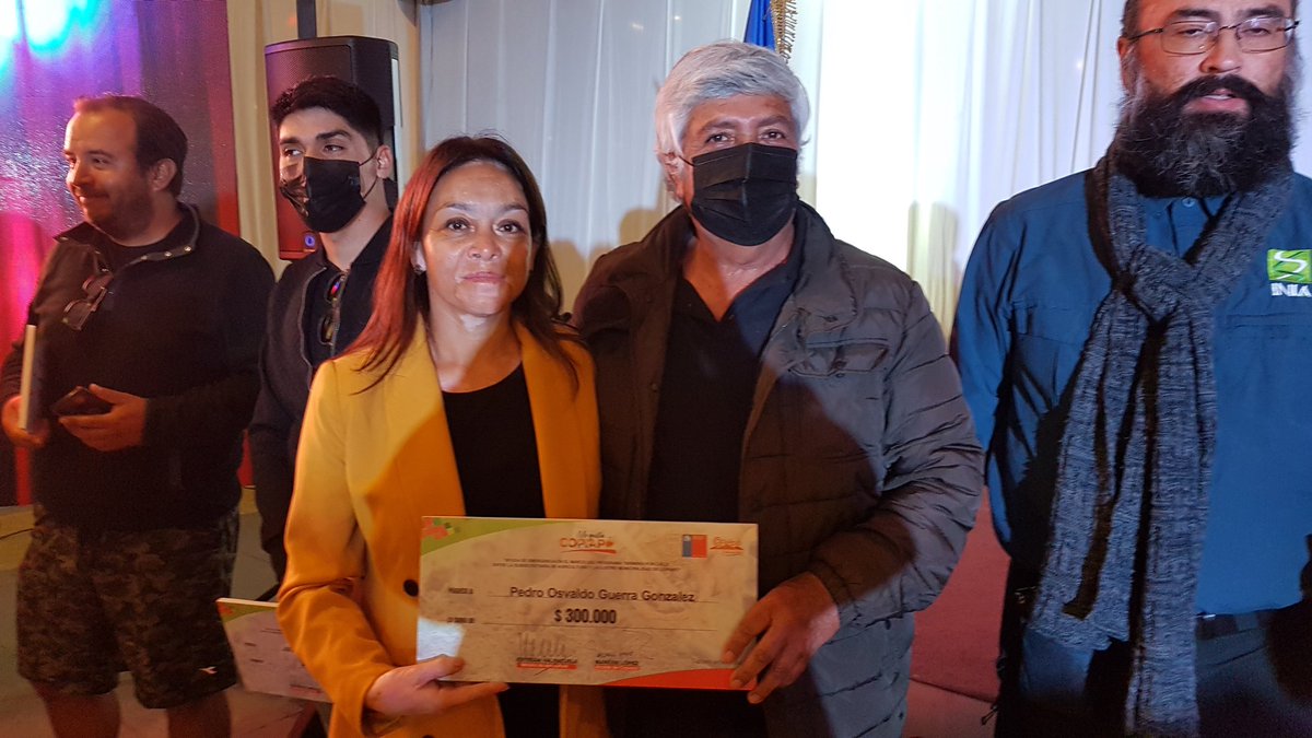 conaf_minagri's tweet photo. La directora regional de #CONAFAtacama Sandra Morales también participó en la entrega de fondos de emergencia agrícola, en #Copiapó, junto al ministro de @MinagriCL, desde el Parque el Petril. 📌 Región de #Atacama. https://t.co/NMdY1D4JSE
