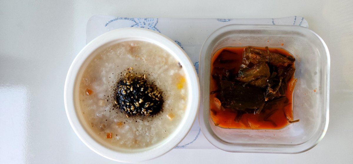 sukitomo's tweet photo. 격리 4일차 코막힘 기침 가래  목아픔 어지러움 두통
괜찮은줄 알았는데 약타러 병원가는길이 어질어질~
열은 없음
4일차 아침 https://t.co/OiWlRaI0Pf