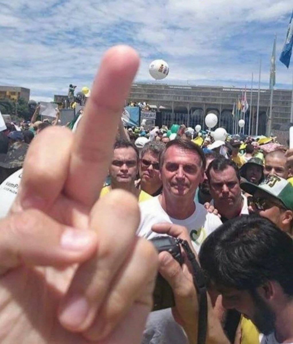 middleagefan's tweet photo. EI BOLSONARO VAI TOMAR NO CÚ!
#LulaNo1ºTurno LULA PRESIDENTE AMANHÃ https://t.co/4oKvxVIbUH