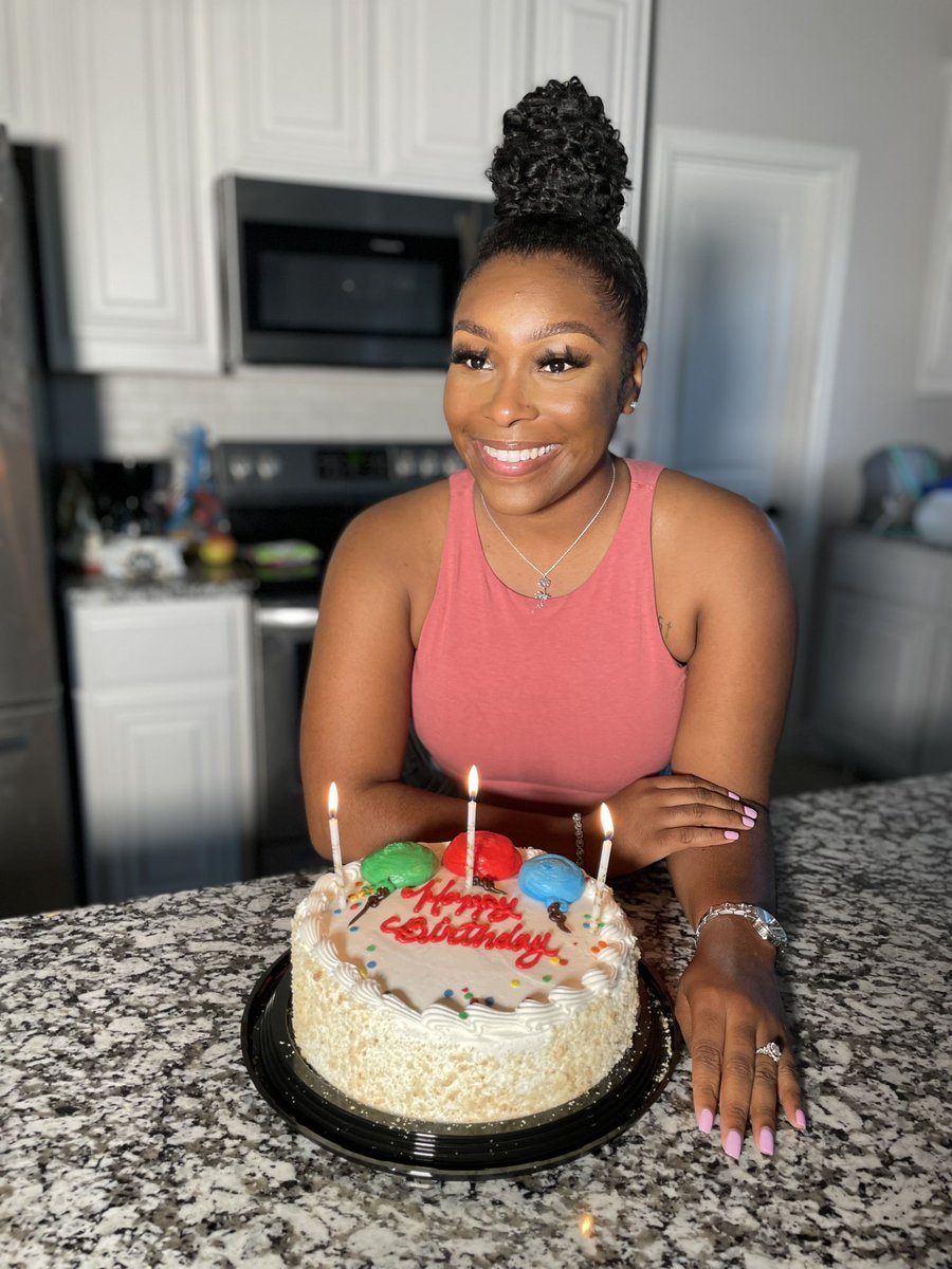 ItsEbbi_'s tweet photo. twenty•six 🎂🎈✨ https://t.co/nDaIQg00Yi