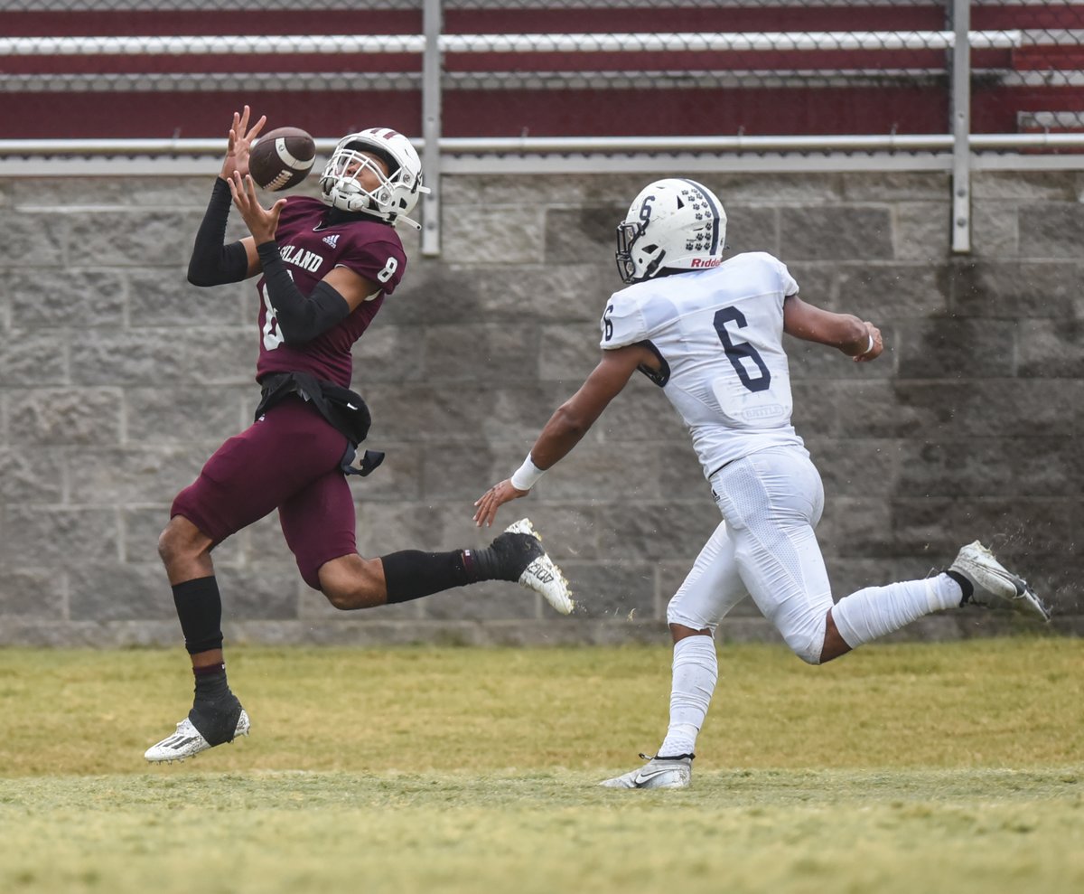 Ashland defeats Elizabethtown, 27-25 this afternoon at Ashland. @zklemmeADI @SparksWillFly35 @CollierSZLive @ashlandkydaily